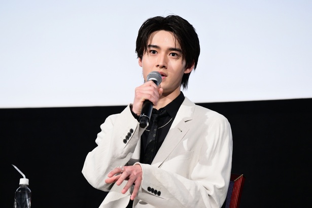 藤岡真威人