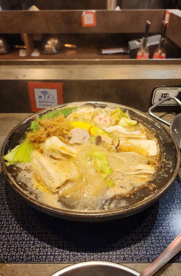 一人用のカウンターがあるので、おひとり様も安心