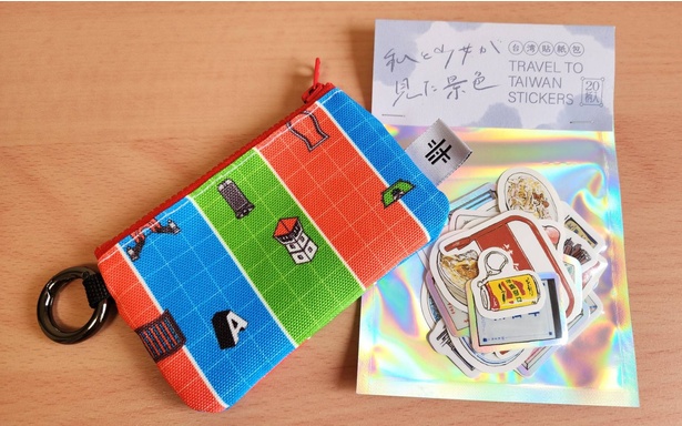 「台湾日和」ではポーチとステッカーを購入