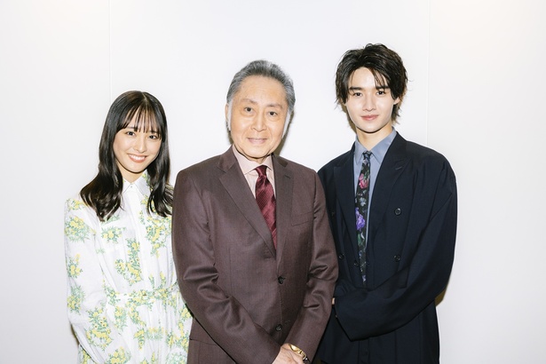 物語の鍵を握る巫女・照日役の大友花恋、青年剣士・信次郎役の藤岡真威人(右)、主演の北大路欣也が本作「三屋清左衛門残日録春を待つこころ」の制作秘話を明かした