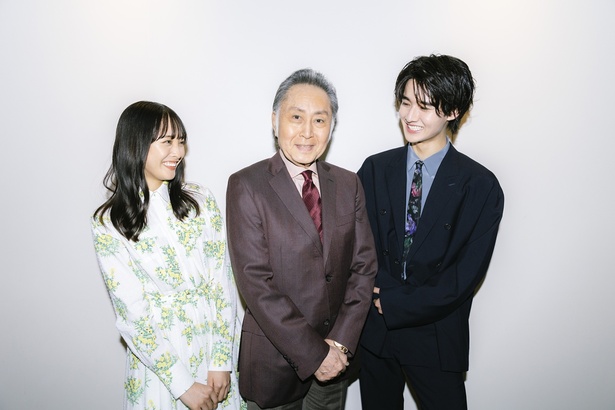 物語の鍵を握る巫女・照日役の大友花恋、青年剣士・信次郎役の藤岡真威人(右)、主演の北大路欣也が本作「三屋清左衛門残日録春を待つこころ」の制作秘話を明かした