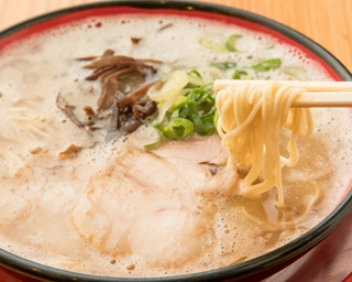 【福岡】骨の部位＆製法が違う2種類の豚骨ラーメン！コク深スープがやみつき