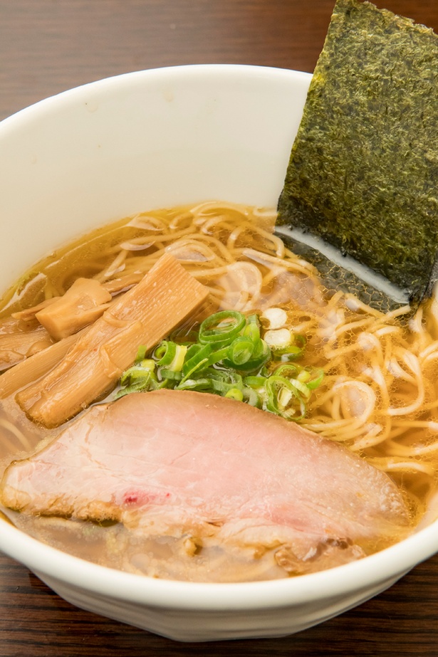 福岡 香りが際立つタイミングで生醤油をイン かなで の 淡麗 中華そば ウォーカープラス