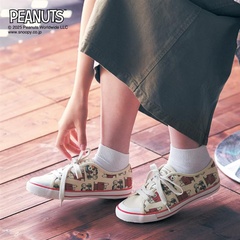 「【PEANUTS75周年】 キャンバスプリントスニーカー スヌーピー」(8990円)
