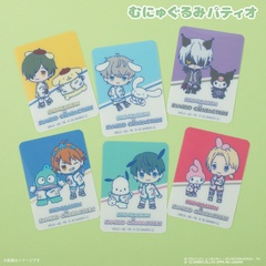 「トレーディングキャラクターカード」(330円)