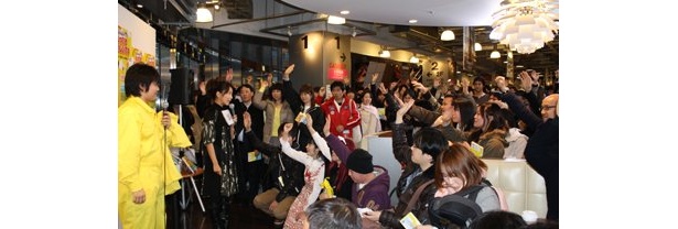 会場には、堀くん目当てのファンが約200人！