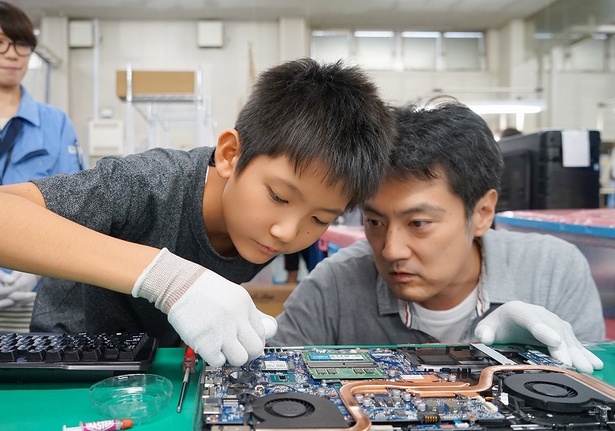 親子パソコン組み立て教室の様子