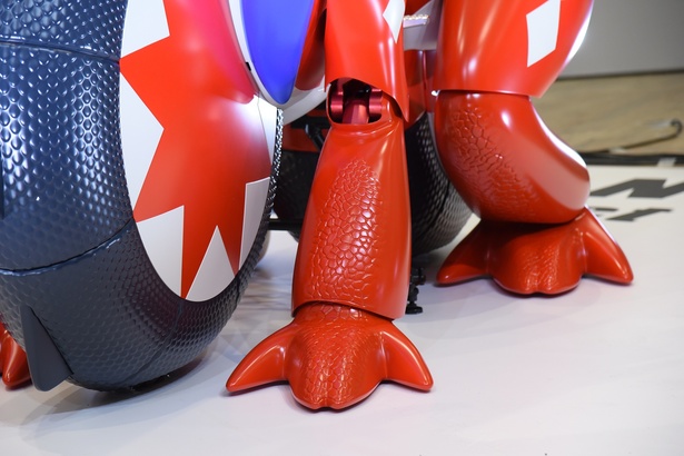 コライドンの前足。テクスチャーにもこだわりが光る