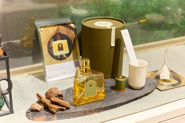 年月をかけじっくり熟成させた台湾老茶がベースの「暗香 Aged Tea オードパルファン」 (2万2000円)