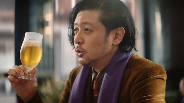 「ザ・プレミアム・モルツ」の新CMとして、国民的漫画・アニメである「ちびまる子ちゃん」の20年後の世界を実写で描いた「プレモル子ちゃん」シリーズの第3弾「青いバラ」篇より