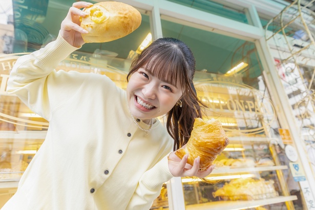 "両手に花"状態で大喜び