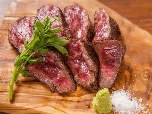 「国産牛イチボのグリル」(1890円、ハーフ990円)