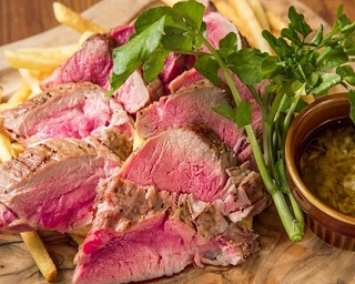 2500円のボトルワインが500円に！肉バルのオープニングイベント