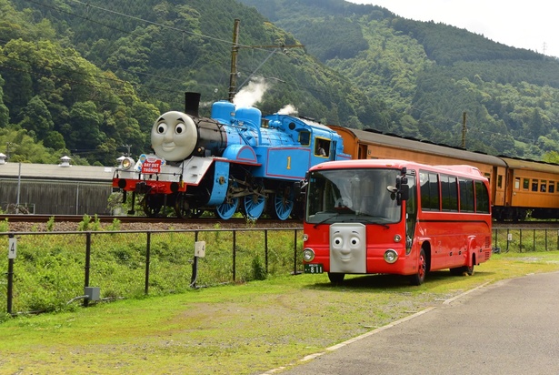 トーマス号とバスのバーティー