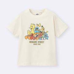 「KIDS(男女兼用)グラフィックT Sesame Street」(990円) カラー：OFF WHITE