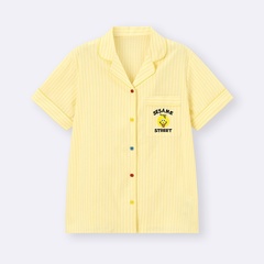 「コットンパジャマ(半袖＆ショートパンツ) Sesame Street」(2990円) カラー：YELLOW
