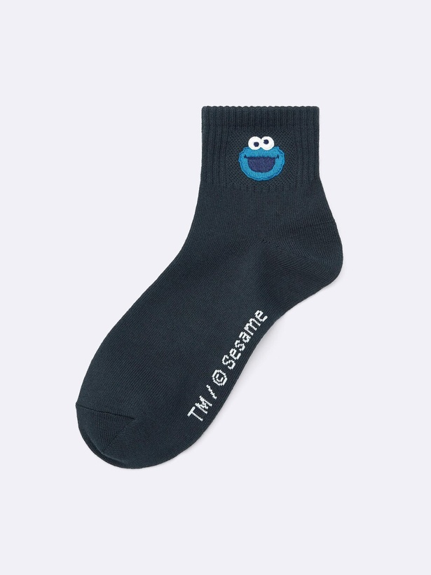 「ソックス Sesame Street」(390円) カラー：NAVY