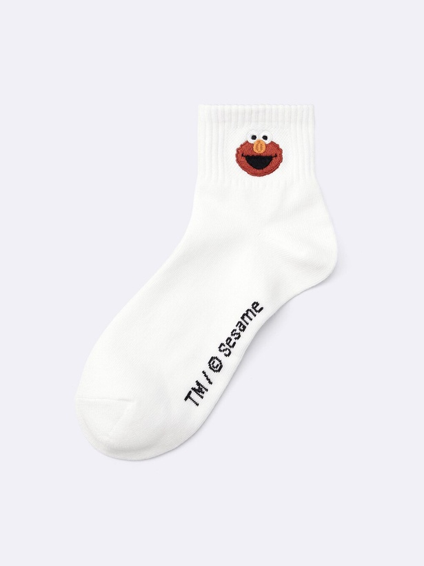「ソックス Sesame Street」(390円) カラー：OFF WHITE