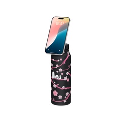 iPhoneを装着すると、水筒が安定したスマートフォンホルダーに変身