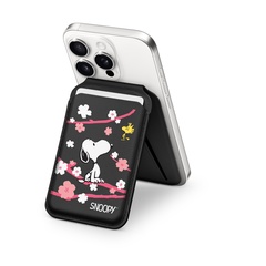 「Satechi Magnetic Wallet Stand スヌーピーチェリーブロッサム」(7800円) 