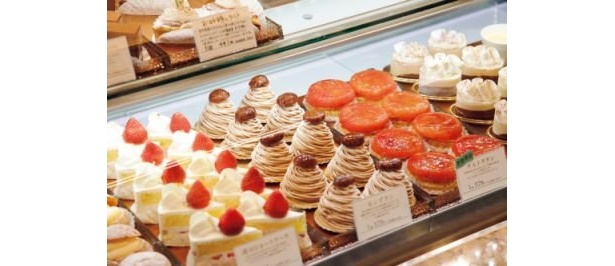 昨年12月3日にオープンした、できるかぎり日本の素材を使うこだわりのパティスリー。常時ケーキは約25種、焼き菓子約20種がそろう