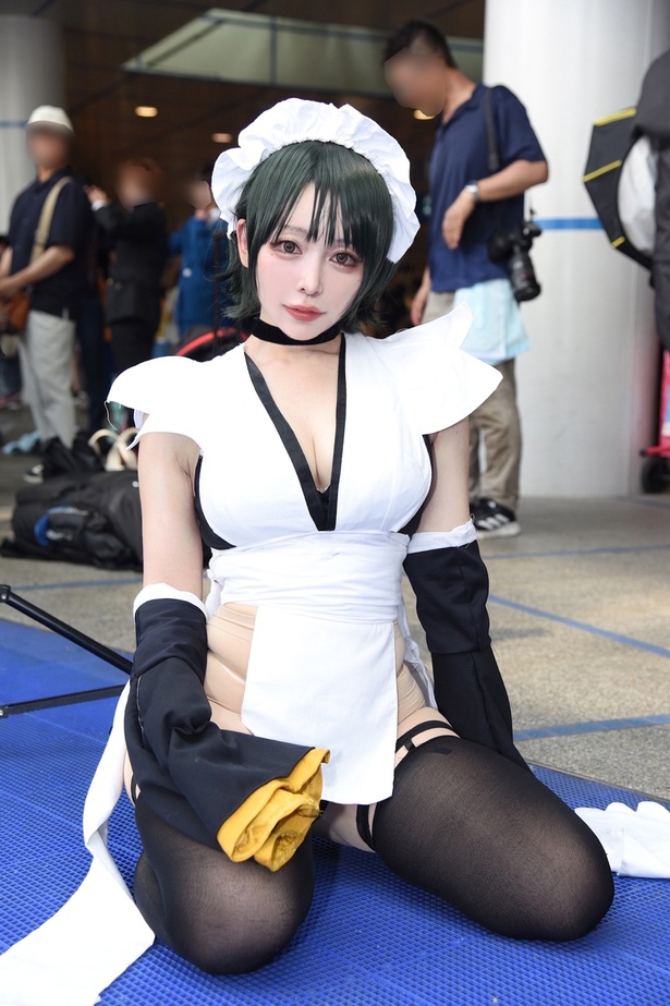 【写真を見る】衣装のサイズ感にもこだわり、「サムライスピリッツ」シリーズのいろはに扮するかがみ。もちさん