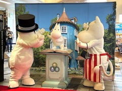 【写真を見る】オープニングにはムーミンパパとムーミンママも駆けつけた