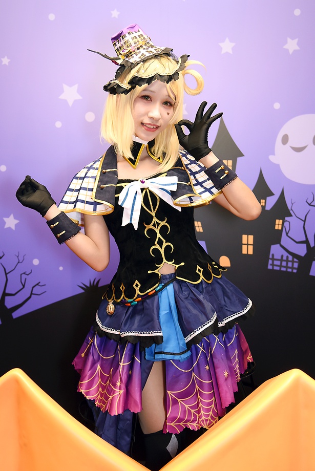「ラブライブ！サンシャイン!!」の小原鞠莉に扮する むむさん