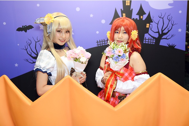 「ラブライブ！」の南ことり(左：まよさん)と、西木野真姫(右：しろまさん)