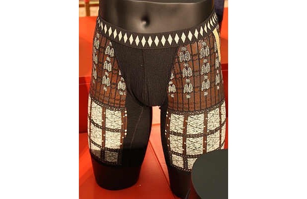 これが人気の“甲冑パンツ”。将軍・豊臣秀吉をモチーフにしたデザインだ