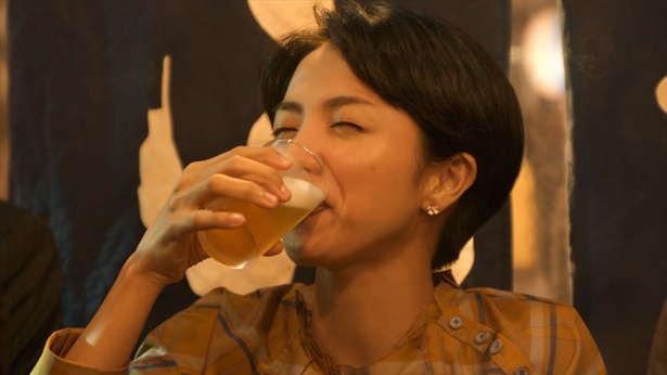 屋台では瓶ビールを小さいコップに注いで飲みたい