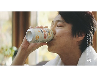 大人気CM第2弾 堤真一＆満島ひかりが最高のシチュエーションでビールを飲む！