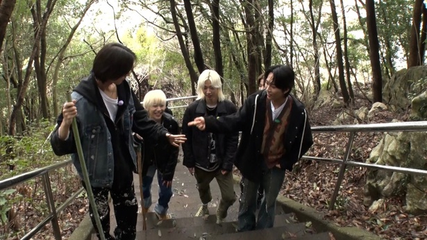 Hi-Fi Un!cornがシュウトの地元・熊本で念願の5人旅を敢行新曲の Hi-Fi Un!cornがシュウトの地元・熊本で念願の5人旅を敢行新曲の