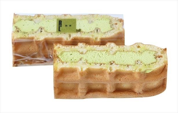 【写真を見る】抹茶クリームをサンドしたワッフルケー キ、通常108円の商品が25日(水)から27(金)の3日間限定で “10円”に！