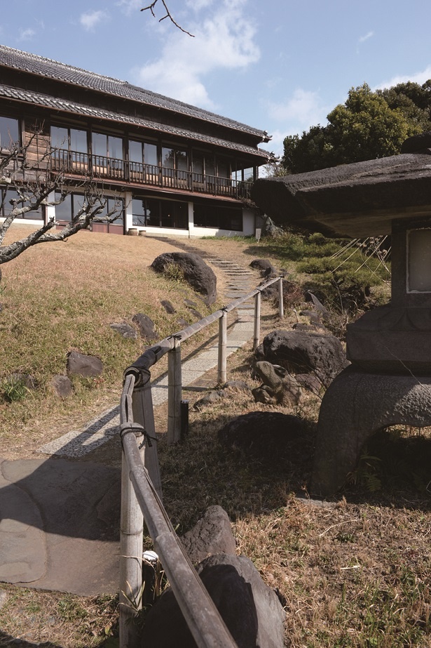国の登録有形文化財に指定されている「らい亭」本館。趣ある風情がすてき