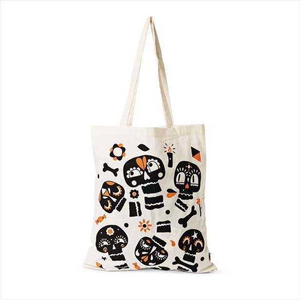Flying Tiger Copenhagenのスカル柄「トートバッグ」(200円)