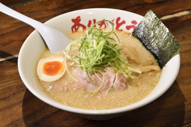 創業から変わらぬ味を守り抜く「醤油とんこつ 元(はじめ)」(950円)