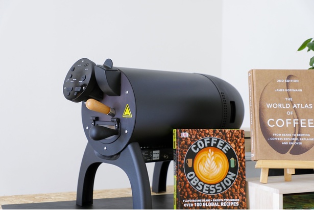 焙煎機はAillio Bullet R1 V2。細かく設定を変えて、よりよい焙煎のロジックを構築しているところだ