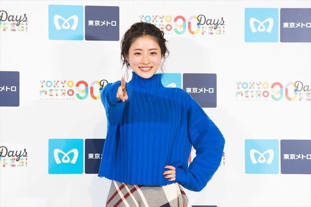石原さとみ、東京メトロ90周年企画を先行体験！スニーカー制作＆ラテアートに挑戦