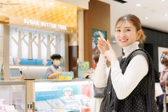 「スヌーピーと『シュガーバターの木』のコラボは、お菓子自体がかわいいのはもちろん、グッズを手に入れたら食べたあとも楽しめるのがいいですね」(まあみさん)