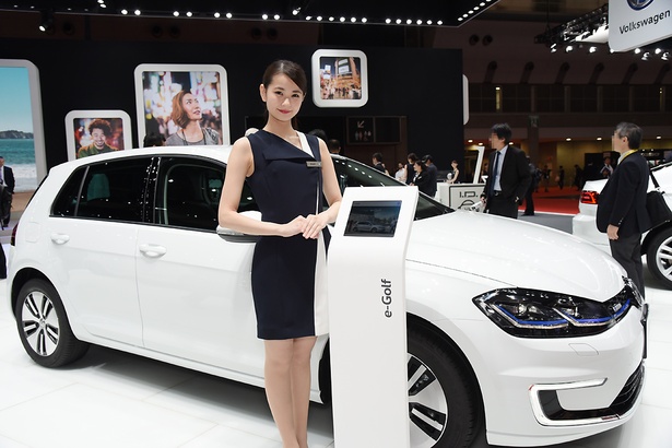 Volkswagenブースのコンパニオン