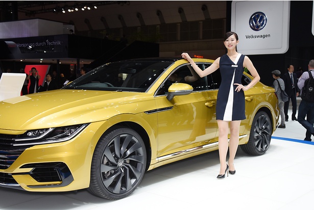 Volkswagenブースのコンパニオン