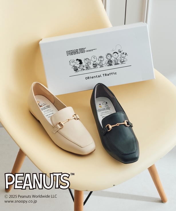 「【跳べるパンプス】PEANUTSデザインビットモチーフローファー」(各7700円)
