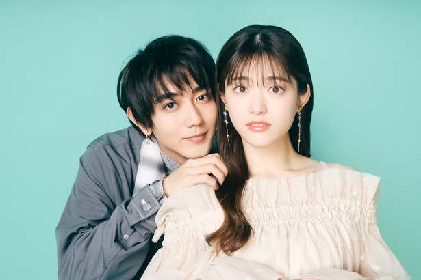 「やぶさかではございません」に出演する松村沙友理、駒木根葵汰