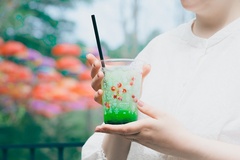 「雨あがりのソーダ(桃とマスカット)」