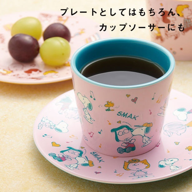  「【おかいものSNOOPYオリジナル】プレート」(1870円)と「【おかいものSNOOPYオリジナル】フリーカップ」(1760円)が発売