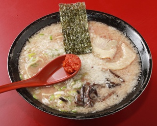 【熊本】1位は背脂どっさり豚骨！“焦がしニンニク”も見逃せない！ラーメンWalkerグランプリに輝いた3杯