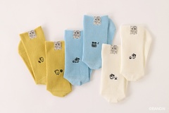 「バックタグたまごっち刺繍ソックス」(各1980円)