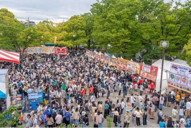 東京都内で行われる国際イベントの中でも有数のにぎわいを見せる