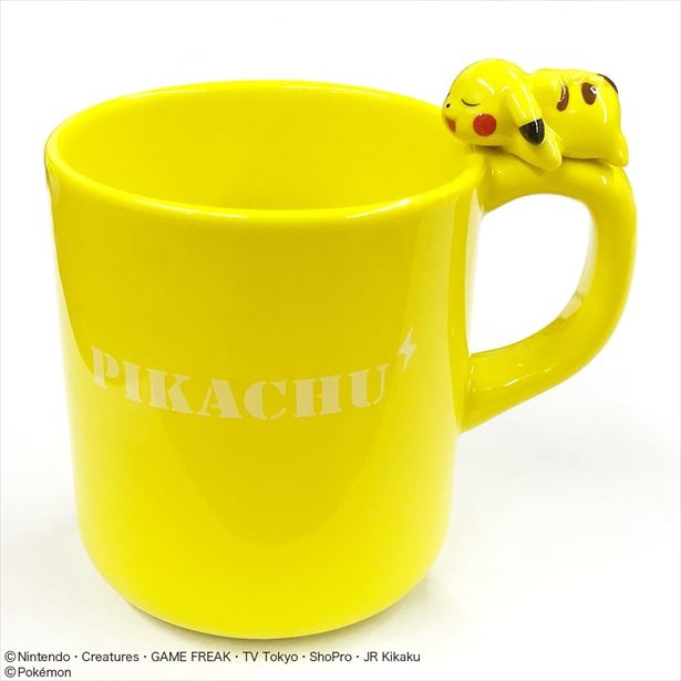 「くっつきマグカップ 寝そべりピカチュウ」(税抜1500円)